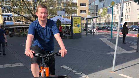 Ansgar Hegerfeld vom ADFC auf seinem Lastenrad.