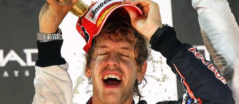 Sebastian Vettel lässt sich feiern.