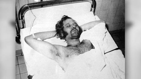 Andreas Baader 1972  im Frankfurter Krankenhausbett