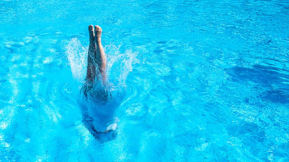 Hessen startet in die Freibad-Saison: Welche Schwimmbäder jetzt schon offen sind