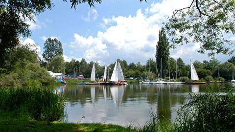 Segelboote auf dem See