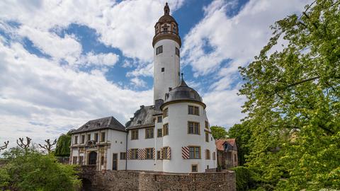 Höchster Schloss in Frankfurt mit dem morchelförmigen Turm