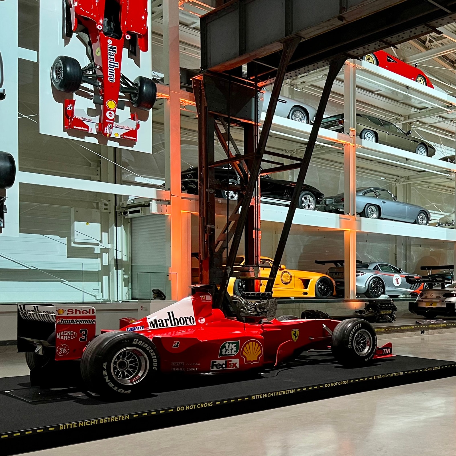 Milliardär zeigt private Auto-Sammlung mit Schumachers Weltmeister-Ferrari hessenschau.de Freizeit