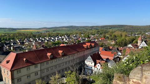 Blick vom Dom in Richtung Ederauen - im Vordergrund die Ursulinenschule.