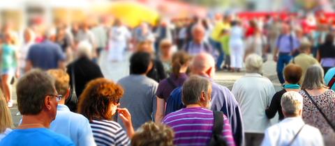 Menschen auf einem Straßenfest