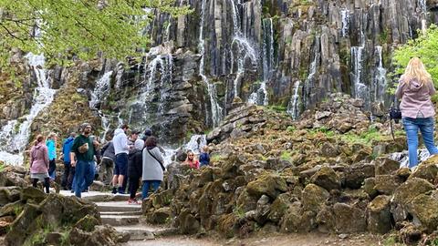 Nach zwei Jahren pandemiebedingter Pause sind in Kassel wieder die traditionellen Wasserspiele gestartet.