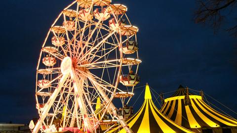 Das Riesenrad auf dem Märchenweihnachtsmarkt in Kassel.