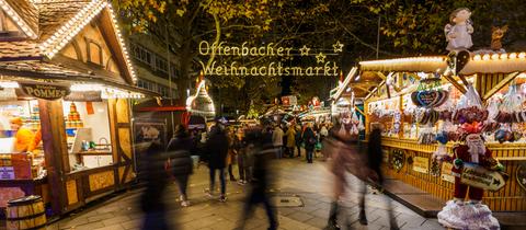 Schild "Offenbacher Weihnachtsmarkt"