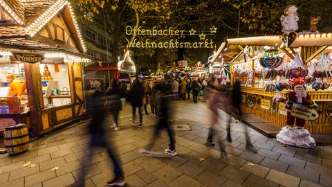 Schild "Offenbacher Weihnachtsmarkt"