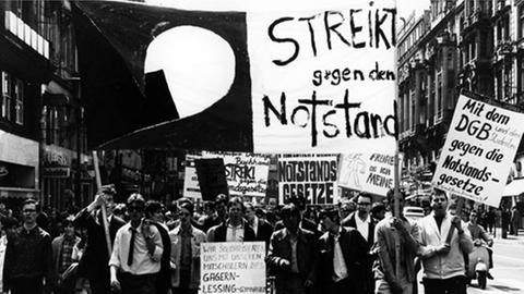 Protest gegen die geplanten Notstandsgesetze im Mai 1968