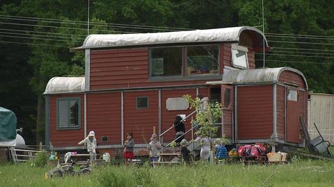 Bauwagen mit Kindern