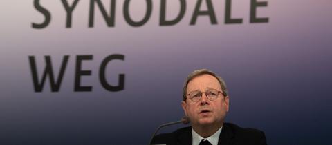 Bischof Bätzing spricht bei der Synodalversammlung in Frankfurt