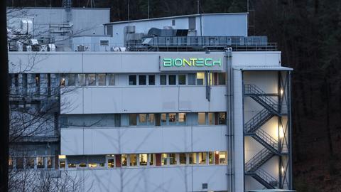 Das Gebäude des Impfstoffherstellers Biontech am Standort Marburg.