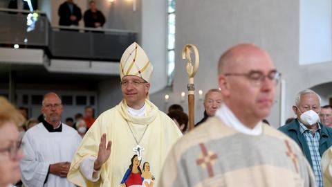 Fuldas Bischof Michael Gerber bei einem Besuch am Wallfahrtsort Maria Ehrenberg.