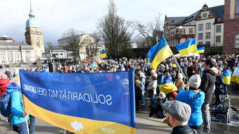 Blick auf Pro-Ukraine-Demo in Darmstadt