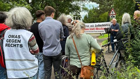 Demonstrierende bei einer Veranstaltung gegen die Abschiebung eines jungen Kurden in Marburg