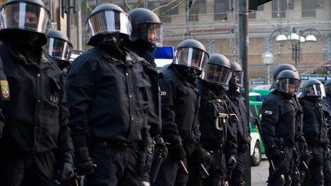 Polizisten in Einsatzbereitschaft