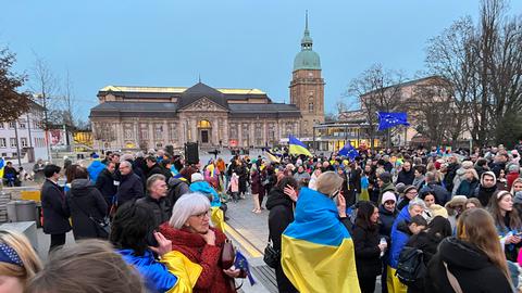 Demonstranten bei der Friedensdemo in Darmstadt