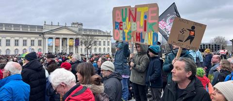 Demo am Samstag in Kassel auf dem Friedrichsplatz: "Für Demokratie und Vielfalt"