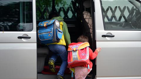 Elterntaxi auf dem Weg zur Schule