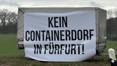 Schild mit den Worten: Kein Containerdorf für Fürfurt