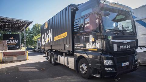 Lastwagen der Organisation Gain mit Schriftzug