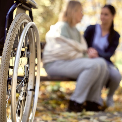 Ältere Menschen können die Dienste der Gemeindepflegerinnen und -pfleger unkompliziert in Anspruch nehmen.