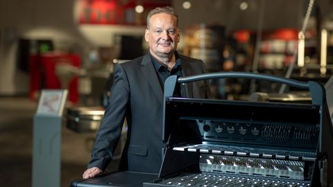 Joachim Weber, Geschäftsführer der «Grillfürst» GmbH, einer der größten Grillfachhändler in Deutschland, steht in der Zentrale des Unternehmens.