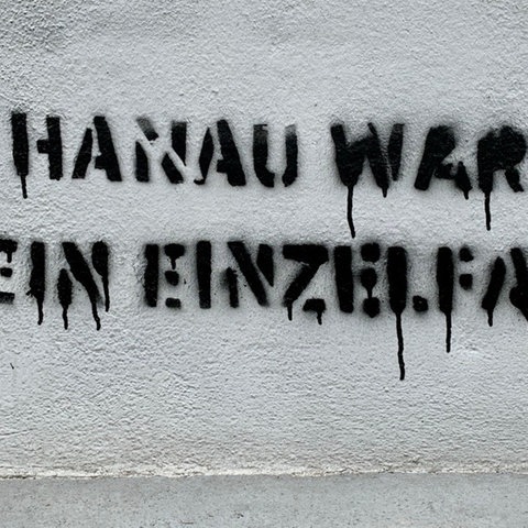 Graffiti an Hauswand: Hanau war kein Einzelfall