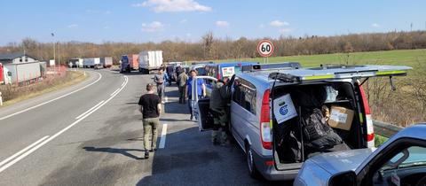 Der Hilfskonvoi aus Frankfurt unterwegs zur ukrainischen Grenze 