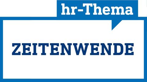 Logo in Form einer Sprechblase. Oben steht weiß auf blau: "hr Thema". Unten in der Sprechblase blau auf weiß: "Zeitenwende"