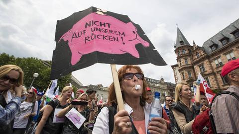 Lehrerinnen und Lehrer aus Hessen streikten im Juni 2015 für einen Tag.