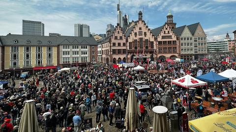 Mai-Kundgebung des Deutschen Gewerkschaftsbundes auf dem Frankfurter Römerberg.