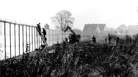 Im Jahr 1971 wurde zwischen Heringen-Kleinensee (Hersfeld-Rotenburg) und dem thüringischen Großensee eine Mauer gebaut