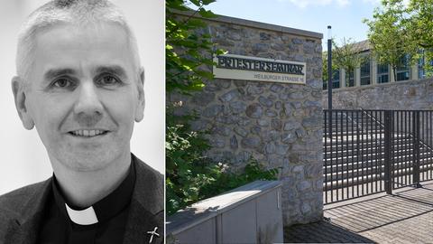Christof May und das Schild "Priesterseminar"