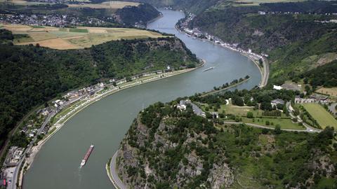 Loreleyfelsen bei St. Goar (Rheinland-Pfalz) inmitten des UNESCO-Weltkulturerbegebiets Mittelrheintal