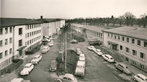 Gebäude mit Autos von oben