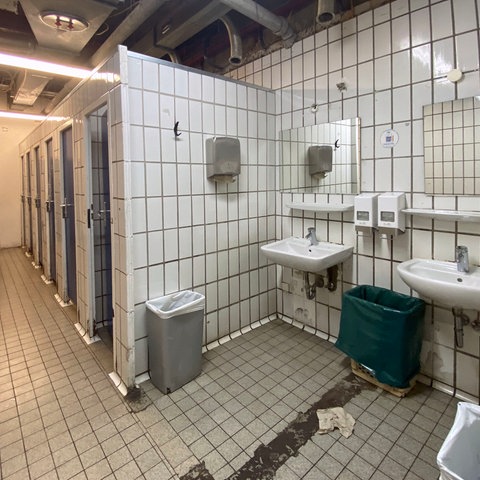 Öffentliche Toiletten in der B-Ebene der Frankfurter Hauptwache.