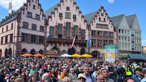 Menschen auf dem Römerberg