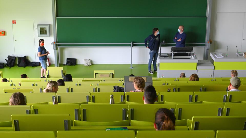 Uni Stress In Der Coronakrise Im Entenmarsch Zur Klausur Hessenschau De Gesellschaft