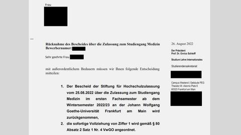Foto eines behördlichen Schreibens der Uni Frankfurt. Es ist zu lesen, dass die jeweilige Zulassung zurückgenommen wird.