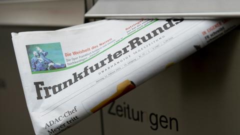 Eine Ausgabe der Frankfurter Rundschau in einem Briefkasten