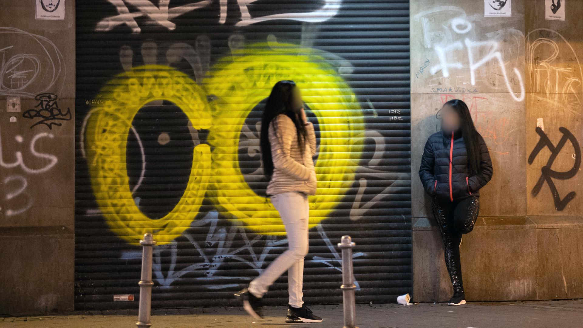 Preis für Arbeit im Frankfurter Bordell: Nicht die rote Plüschwelt, die wir  kennen | hr-iNFO | Programm