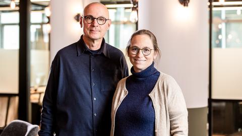 Alix und Oliver Puhl stehen nebeneinander