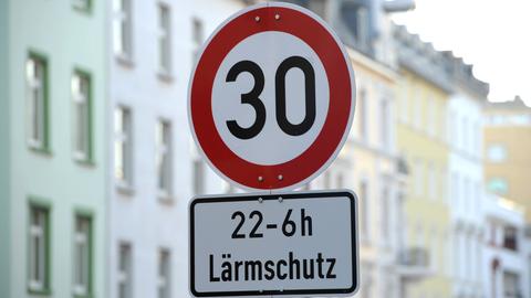 Tempolimit-Schild Tempo 30 - 22 bis 6 Uhr Lärmschutz