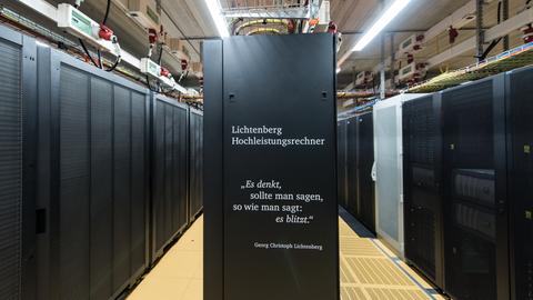 Rechnerschränke des Supercomputers an der TU Darmstadt