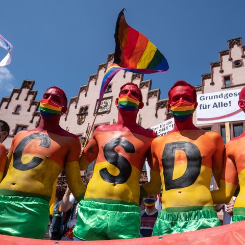 CSD-Teilnehmer am Frankfurter Römerberg