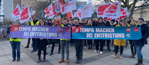 Protestierende Menschen an der Uni Marburg