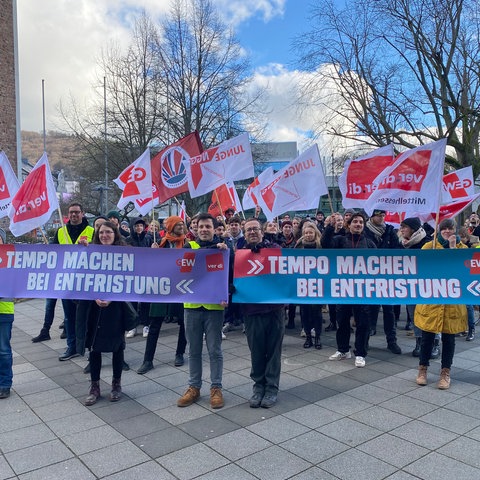 Protestierende Menschen an der Uni Marburg