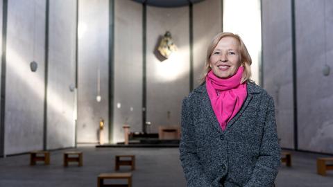 Verena Maria Kitz, Leiterin des Zentrums für Trauerseelsorge in der St.-Michael-Kirche im Frankfurter Nordend.